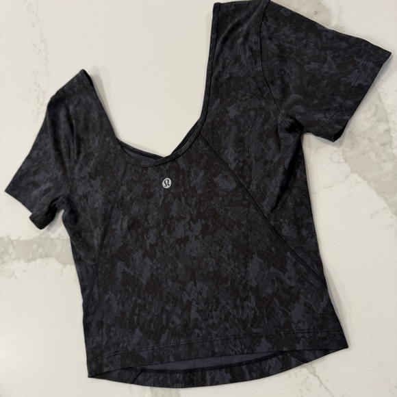 Lululemon Align T-Shirt Hideaway Camo Deep Coal Multi Womens 6 Gray Cropped Yoga - Picture 8 of 11